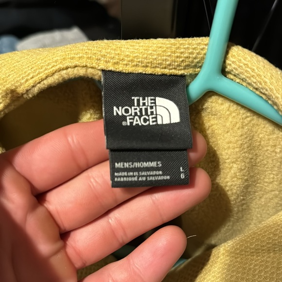 Brand New North Face quarter zip-up. Perfect for the cold weather! - Picture 2 of 11